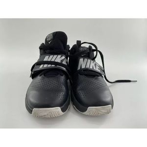 Nike Boys Size 7 Youth Team Hustle Basketball Shoe